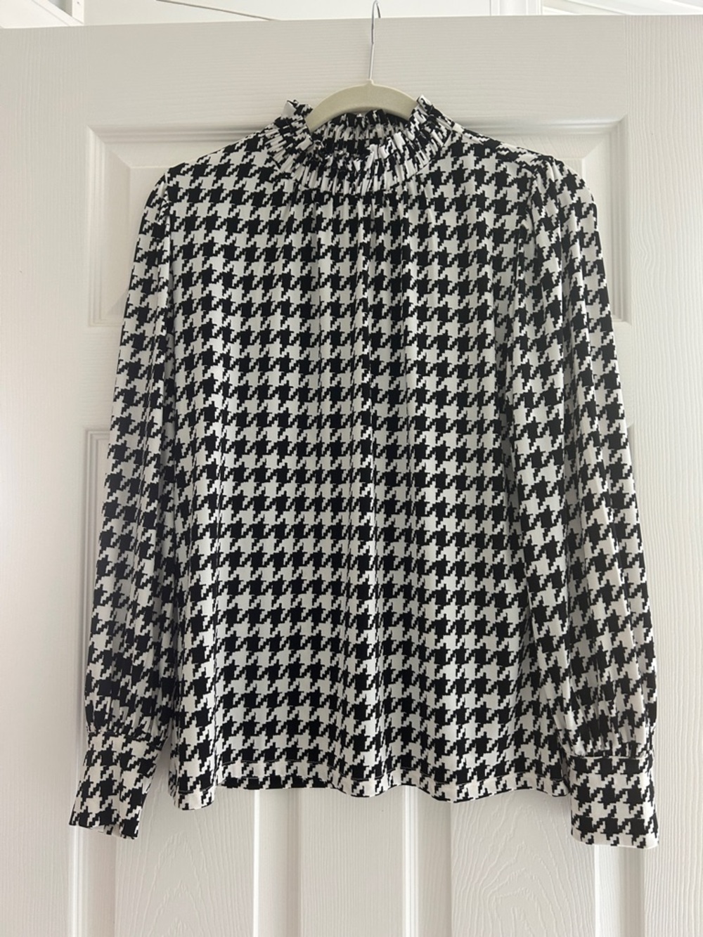 Ann Taylor Black & White Houndstooth Ruffle Neck Long Sleeve Top